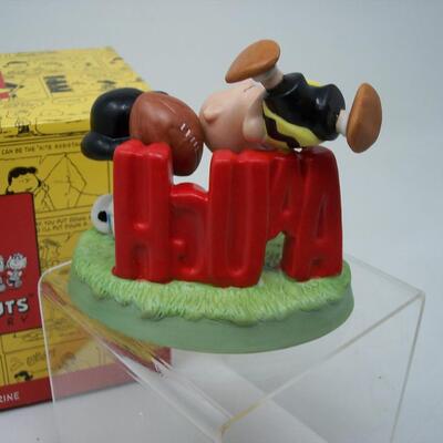 Hallmark FALL BALL Lucy stealing the football