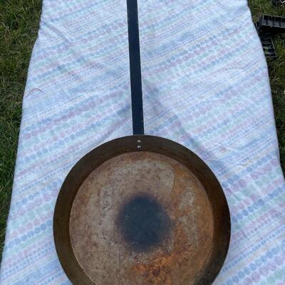Very large skillet with box
