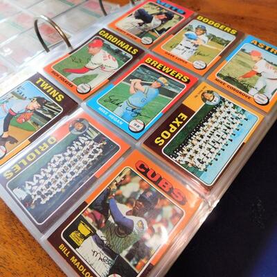 CLEAN 1975 Topps Baseball Card Collection In Binder HOF Stars Itemized List