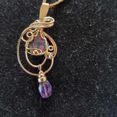 Bicolor Sapphire Pendant & Chain