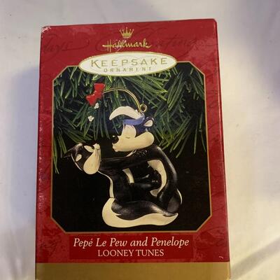 Pepe Le Pew and Penelope Hallmark Keepsake Ornament - Looney Tunes