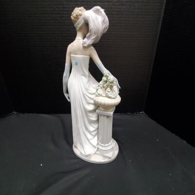 Lladro-Socialite of the 20's