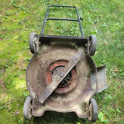 YARD MACHINE PUSH LAWN MOWER