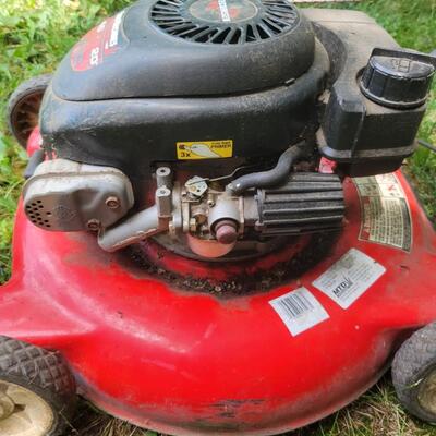 YARD MACHINE PUSH LAWN MOWER