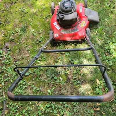 YARD MACHINE PUSH LAWN MOWER