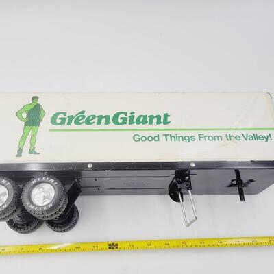 NYLINT GREEN GIANT COLLECTABLE TRUCK & TRAILER