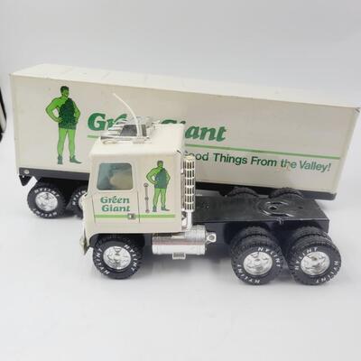 NYLINT GREEN GIANT COLLECTABLE TRUCK & TRAILER