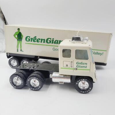 NYLINT GREEN GIANT COLLECTABLE TRUCK & TRAILER