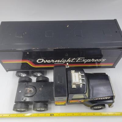NYLINT OVERNIGHT EXPRESS COLLECTABLE TRUCK & TRAILER