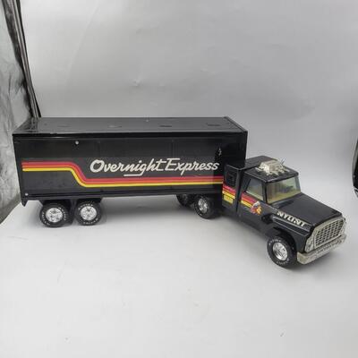 NYLINT OVERNIGHT EXPRESS COLLECTABLE TRUCK & TRAILER