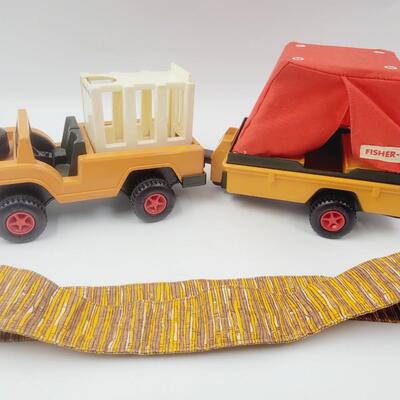 FISHER PRICE ADVENTURE SAFARI VEHICLE & ALL ACCESORIES