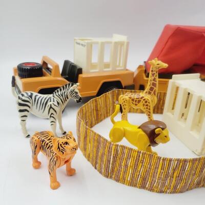 FISHER PRICE ADVENTURE SAFARI VEHICLE & ALL ACCESORIES