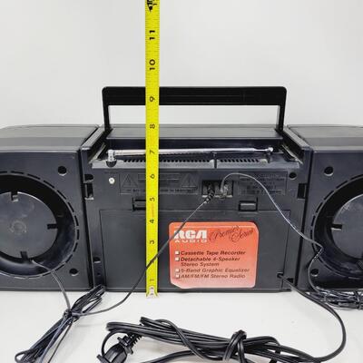 RCA BOOM BOX TAPE PLAYER & RADIO W/ DETACHABLE SPEAKERS
