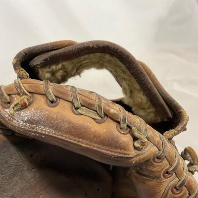 -78- BASEBALL | 1950â€™s Rawlings Catchers Mitt