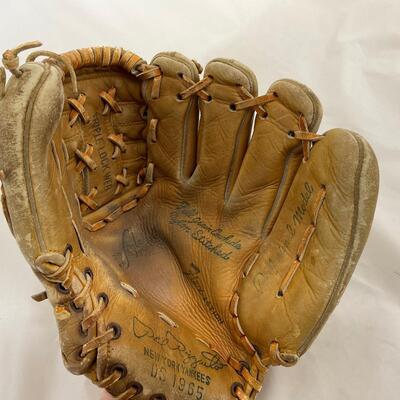 -79- BASEBALL | 1960â€™s Phil Rizzuto New York Yankees Signature Glove