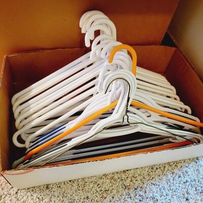 PLASTIC HANGER BUNDLE