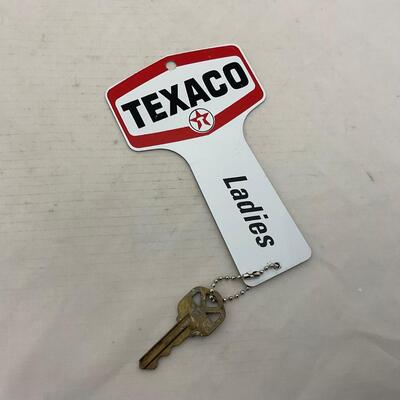 -162- ADVERTISEMENT | Vintage Metal Texaco Ladies Room Key Holder and Key
