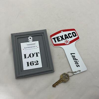 -162- ADVERTISEMENT | Vintage Metal Texaco Ladies Room Key Holder and Key