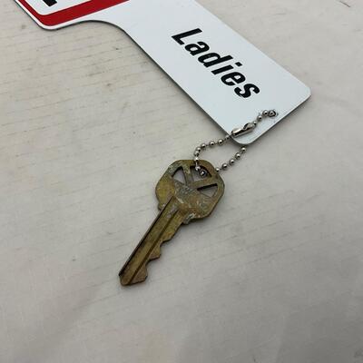 -162- ADVERTISEMENT | Vintage Metal Texaco Ladies Room Key Holder and Key