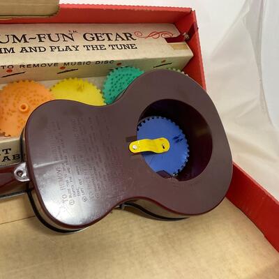 -184- VINTAGE | 1950â€™s Mattel Strum Fun Getar With Box