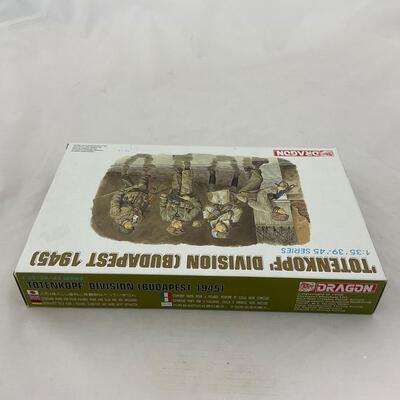 -197- VINTAGE | World War 2 Model Kits