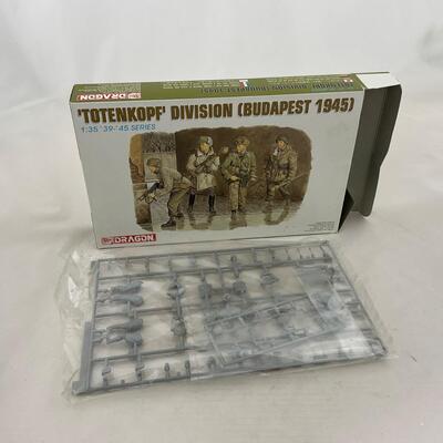 -197- VINTAGE | World War 2 Model Kits