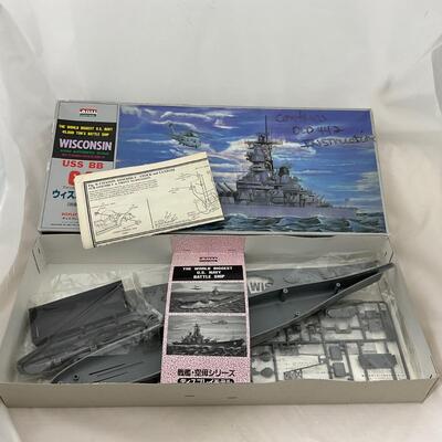 -199- VINTAGE | USS Wisconsin Model Kit