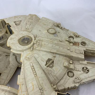 -226- VINTAGE | Star Wars 1981 Millennium Falcon Ship