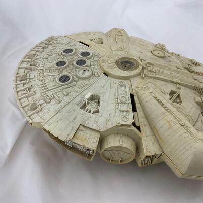-226- VINTAGE | Star Wars 1981 Millennium Falcon Ship