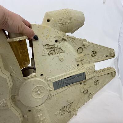 -226- VINTAGE | Star Wars 1981 Millennium Falcon Ship