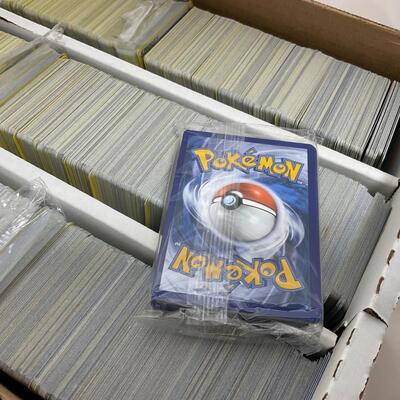 -232- POKÃ‰MON | Large Bulk Box of PokÃ©mon Cards