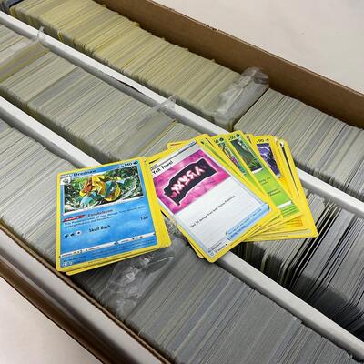 -232- POKÃ‰MON | Large Bulk Box of PokÃ©mon Cards