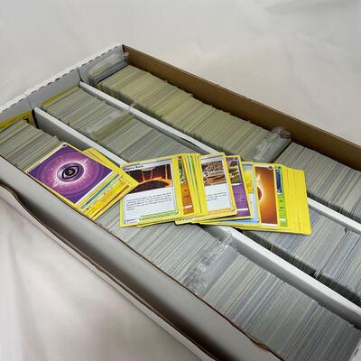 -232- POKÃ‰MON | Large Bulk Box of PokÃ©mon Cards