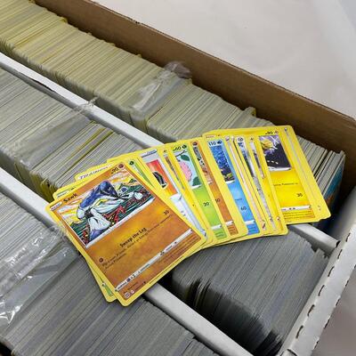-232- POKÃ‰MON | Large Bulk Box of PokÃ©mon Cards