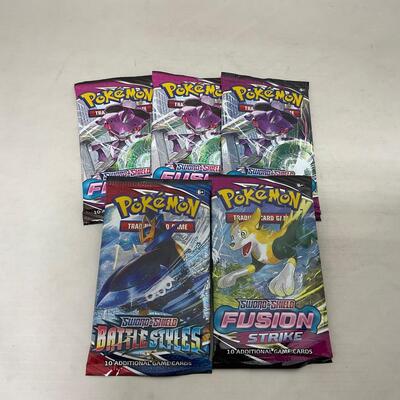 -239- POKÃ‰MON | Unopened Packs of Cards