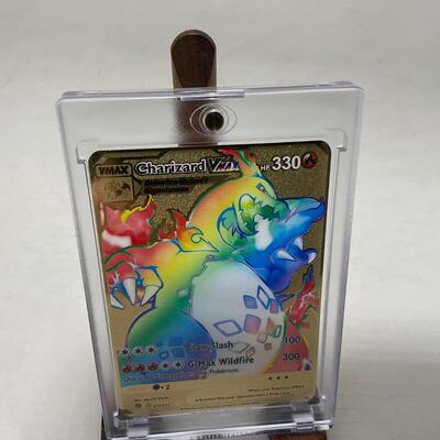 -245- POKÃ‰MON | Gold/Metal Charizard Rainbow VMAX Card
