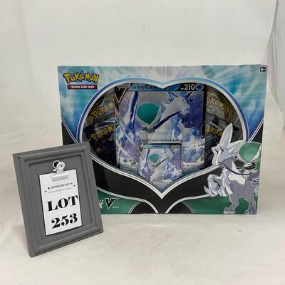 -253- POKÃ‰MON | Ice Rider Calyrex V Box