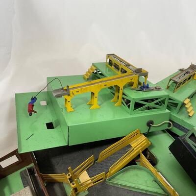 -276- TRAINS | 1950â€™s American Flyer Loading Platform