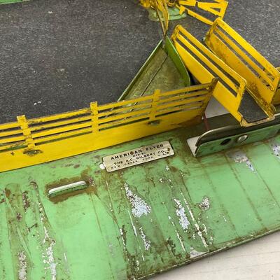 -276- TRAINS | 1950â€™s American Flyer Loading Platform