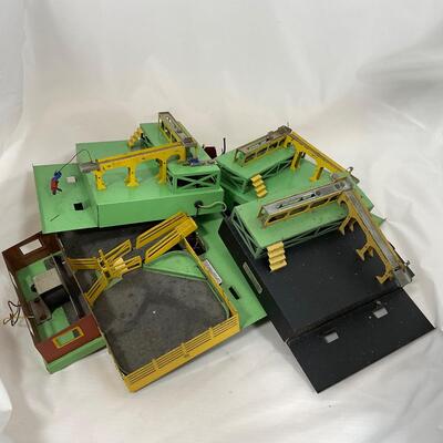 -276- TRAINS | 1950â€™s American Flyer Loading Platform