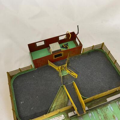 -276- TRAINS | 1950â€™s American Flyer Loading Platform