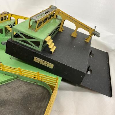 -276- TRAINS | 1950â€™s American Flyer Loading Platform