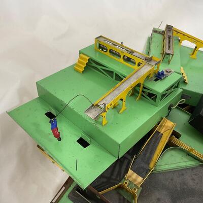 -276- TRAINS | 1950â€™s American Flyer Loading Platform