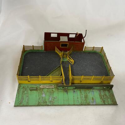 -276- TRAINS | 1950â€™s American Flyer Loading Platform