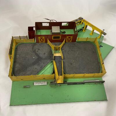 -276- TRAINS | 1950â€™s American Flyer Loading Platform