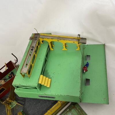 -276- TRAINS | 1950â€™s American Flyer Loading Platform