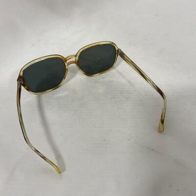 -289- VINTAGE | Mixed Group of Glass and Sunglasses
