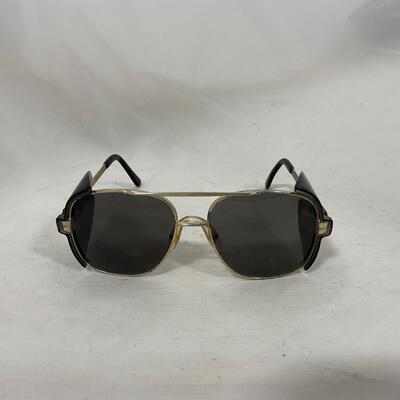 -289- VINTAGE | Mixed Group of Glass and Sunglasses