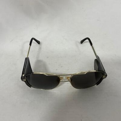-289- VINTAGE | Mixed Group of Glass and Sunglasses