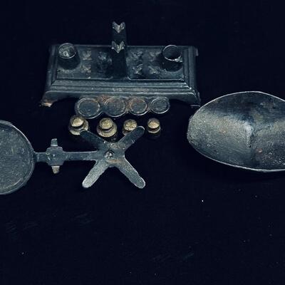 Antique small cast iron scale complete with weights